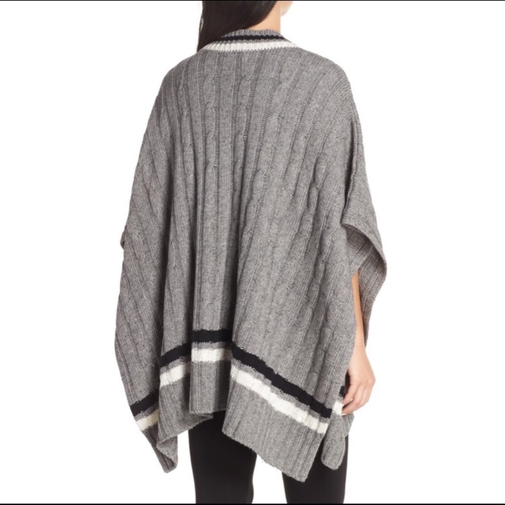 NWT UGG: Extra Small Weslyn Grey Knitted V Neck Sweater - Picture 2 of 2